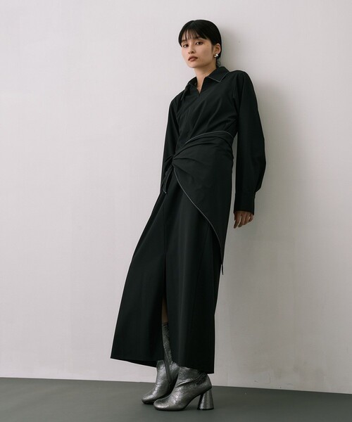 UNITED TOKYO(ユナイテッドトウキョウ)の「Scarf Wrapped Shirt Dress|ウォッシャブル/オフィスカジュアル/オケージョン系/防シワ/抗ピリング/細見え/春服(ワンピース・レディース・グレー系その他/ブラック/マルチ・1/2)」の11枚目の写真