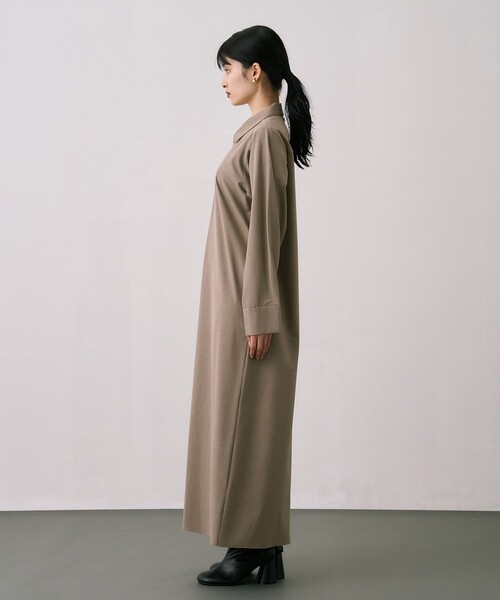 UNITED TOKYO(ユナイテッドトウキョウ)の「Scarf Wrapped Shirt Dress|ウォッシャブル/オフィスカジュアル/オケージョン系/防シワ/抗ピリング/細見え/春服(ワンピース・レディース・グレー系その他/ブラック/マルチ・1/2)」の8枚目の写真