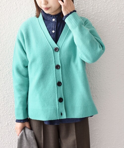 SHIPS Colors(シップス カラーズ)の「SHIPS Colors:〈手洗い可能〉CASHMILE(R) Vネック カーディガン(カーディガン/ボレロ・レディース・ライトグレー/オフホワイト/グリーン/クリーム・ONE SIZE)」の4枚目の写真