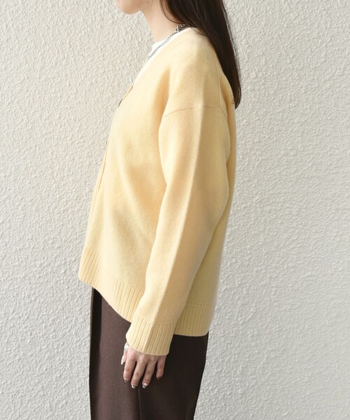 SHIPS Colors(シップス カラーズ)の「SHIPS Colors:〈手洗い可能〉CASHMILE(R) Vネック カーディガン(カーディガン/ボレロ・レディース・ライトグレー/オフホワイト/グリーン/クリーム・ONE SIZE)」の15枚目の写真