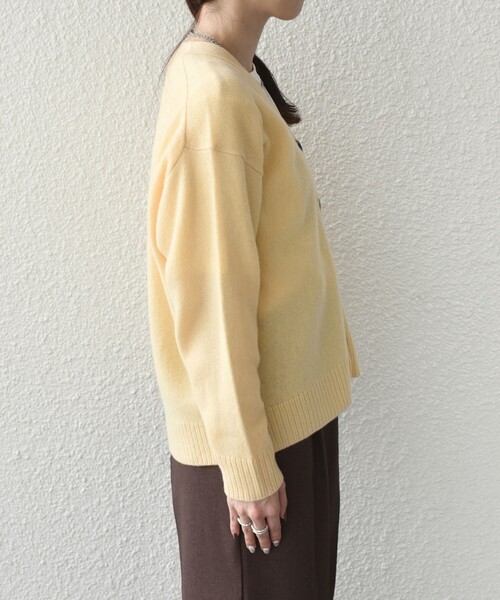 SHIPS Colors(シップス カラーズ)の「SHIPS Colors:〈手洗い可能〉CASHMILE(R) Vネック カーディガン(カーディガン/ボレロ・レディース・ライトグレー/オフホワイト/グリーン/クリーム・ONE SIZE)」の17枚目の写真