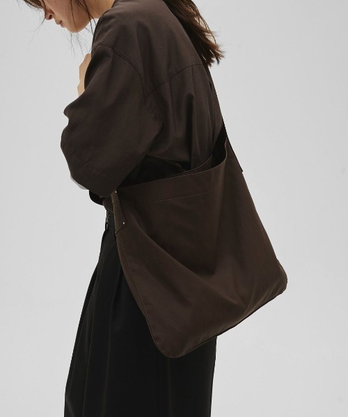 TODAYFUL(トゥデイフル)の「TODAYFUL Useful Shoulder Bag ユースフルショルダーバッグ/12611004(ショルダーバッグ・レディース・ブラック/チョコ・ONE SIZE)」の1枚目の写真