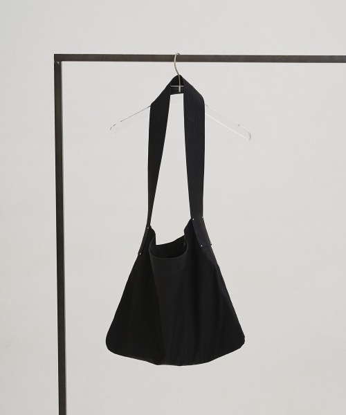TODAYFUL(トゥデイフル)の「TODAYFUL Useful Shoulder Bag ユースフルショルダーバッグ/12611004(ショルダーバッグ・レディース・ブラック/チョコ・ONE SIZE)」の2枚目の写真
