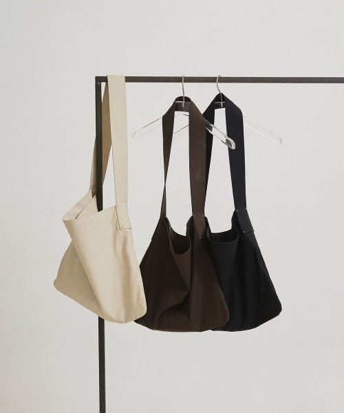 TODAYFUL(トゥデイフル)の「TODAYFUL Useful Shoulder Bag ユースフルショルダーバッグ/12611004(ショルダーバッグ・レディース・ブラック/チョコ・ONE SIZE)」の5枚目の写真