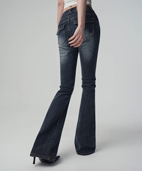 AVANDRESS（アバンドレス ）の「Shadow Line Bootscut Pants DEEP BLUE（デニムパンツ・レディース・ダークインディゴブルー・SMALL/MEDIUM/LARGE）」の2枚目の写真