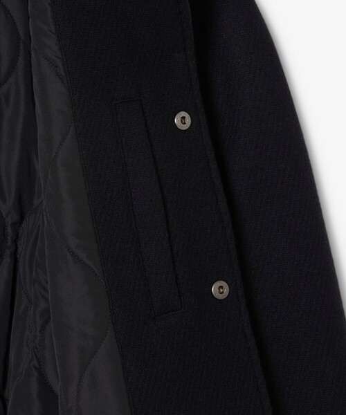 LACOSTE(ラコステ)の「キルティング中綿 バッジアクセントウールバーシティジャケット(ブルゾン・メンズ・ブラック・50/52/46/48)」の2枚目の写真