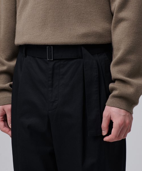 MUSINSA STANDARD（ムシンサスタンダード）の「セミバルーンベルト付きチノパンツ[ブラック]（その他パンツ・メンズ・その他・30/31/28/29/27/26/42）」の6枚目の写真