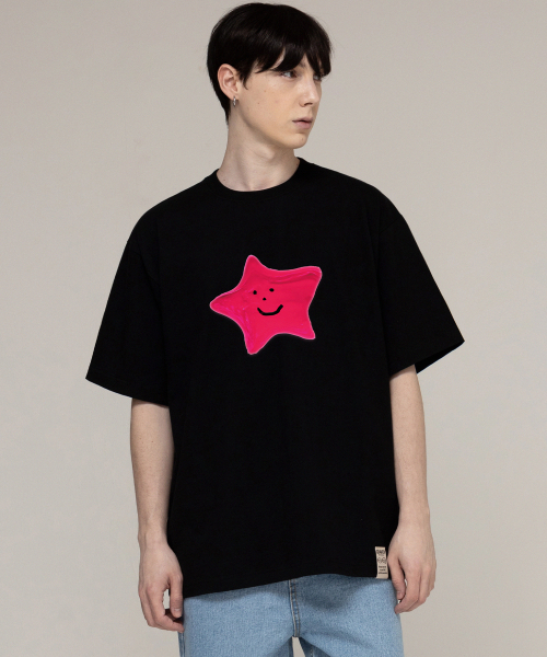 GRAVER（グレーバー）の「[ユニセックス]ペインティングスタースマイル半袖Tシャツ_ブラック（Tシャツ/カットソー・レディース・ブラック・SMALL/MEDIUM/LARGE）」の3枚目の写真