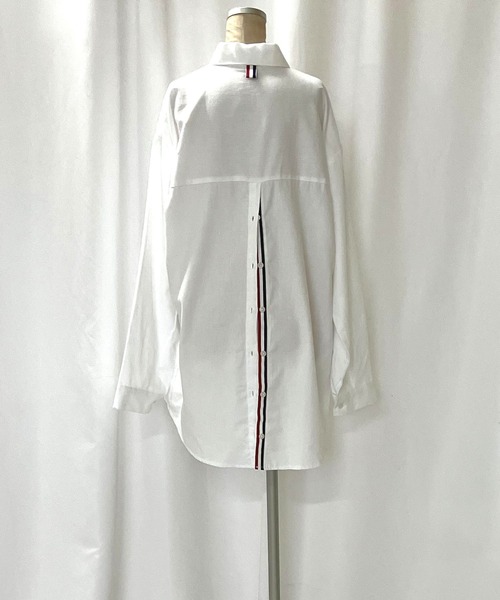 Q(キュー)の「トリコロールスリットシャツ(シャツ/ブラウス・レディース・ホワイト/オフホワイト・MEDIUM)」の6枚目の写真