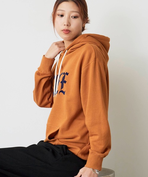 CALEE(キャリー)の「CALEE/キャリー O/E LOGO PULLOVER HD フロッキープリント フーディー(パーカー・メンズ・マスタード/チャコール・M/L/XL)」の7枚目の写真