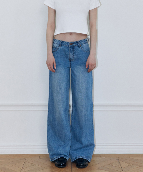 LADY VOLUME(レディーボリューム)の「ミッドライズワイドレッグジーンズ (BLUE)(デニムパンツ・レディース・その他・SMALL/MEDIUM/LARGE)」の1枚目の写真