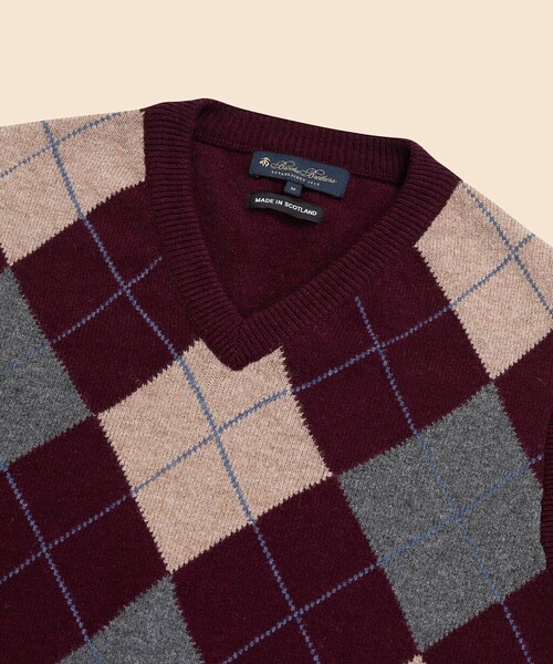 BROOKS BROTHERS(ブルックスブラザーズ)の「ウール アーガイル Vネックベスト Made in UK(ベスト・メンズ・バーガンディー・MEDIUM/LARGE/SMALL)」の2枚目の写真