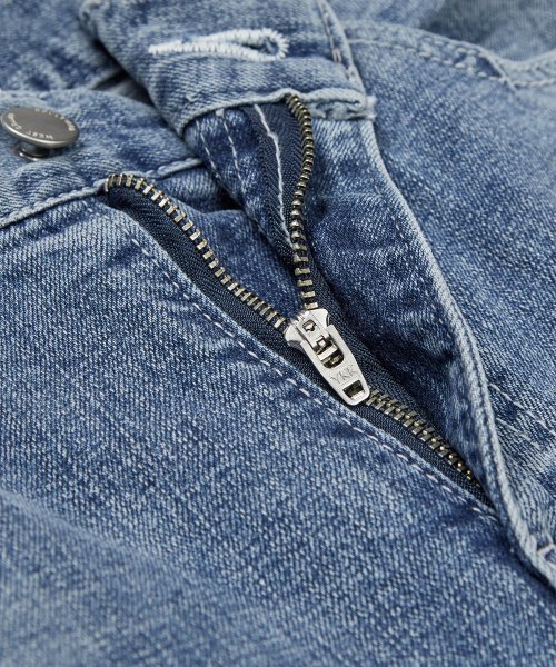 WEST GRAND BOULEVARD(ウエストグランドブルバード)の「ダイアグナルスクラッチストレートデニムパンツ ICE BLUE(デニムパンツ・レディース・その他・SMALL/MEDIUM)」の7枚目の写真