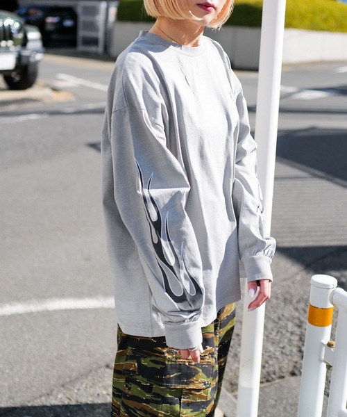 THRASHER（スラッシャー）の「FLAME Pigment L/S T-SHIRTS/THRASHER スラッシャー フレイム ロンT 長袖Tシャツ ピグメント加工（Tシャツ/カットソー・メンズ・チャコールグレー/グレー・MEDIUM/LARGE/X-LARGE）」の4枚目の写真