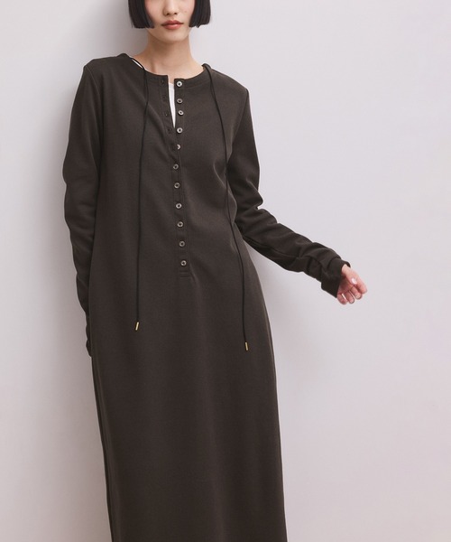 ADAM ET ROPE'（アダムエロペ）の「【WEB限定】マルチWAYヘンリーネックワンピース（ワンピース・レディース・ダークブラウン/ネイビー/ブラック・M/S）」の17枚目の写真
