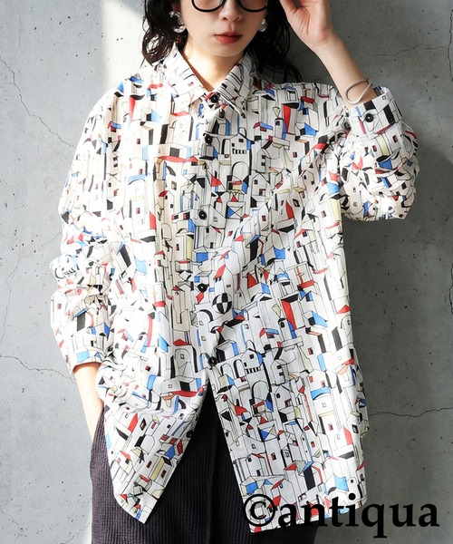 antiqua(アンティカ)の「街柄 プリント シャツ(シャツ/ブラウス・レディース・ホワイト・ONESIZE)」の5枚目の写真