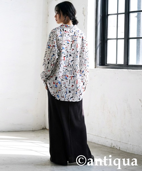 antiqua(アンティカ)の「街柄 プリント シャツ(シャツ/ブラウス・レディース・ホワイト・ONESIZE)」の6枚目の写真