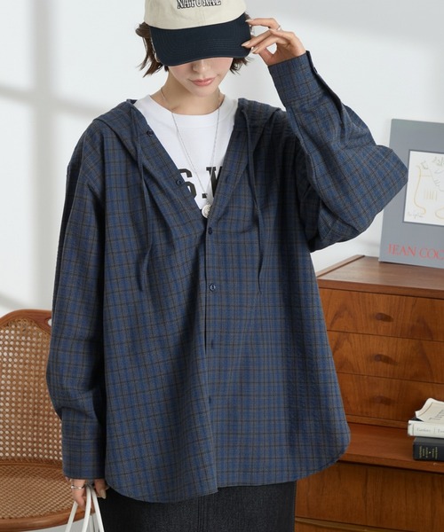 MONO-MART(モノマート)の「【anyway.シリーズ】UV チェック エアリー フード シャツ(シャツ/ブラウス・レディース・サックスブルー系/ベージュ系/オレンジ/ネイビー/ブラック/ネイビー系/ブルー・FREE)」の5枚目の写真