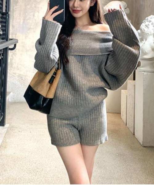 semuse(セミューズ)の「2点セットアップ オフショルダーニットトップス&ショートパンツ(セットアップ・レディース・ホワイト/ベージュ/グレー・FREE)」の8枚目の写真