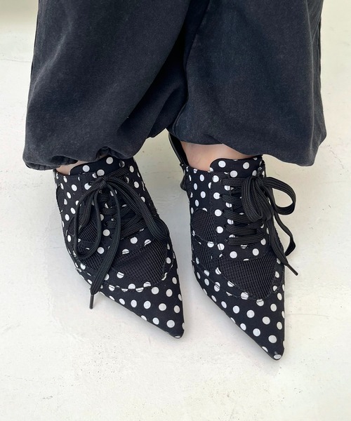 SPIRALGIRL（スパイラルガール）の「ポインテッドスニーカーミュール（パンプス・レディース・シルバー/カーキ系/ドット・MEDIUM/LARGE）」の16枚目の写真