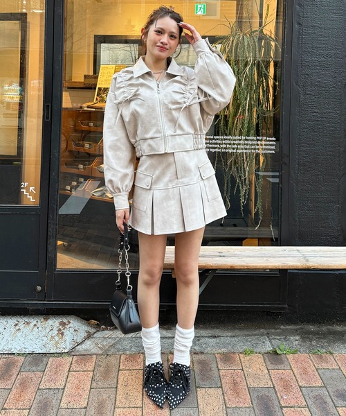 SPIRALGIRL（スパイラルガール）の「ポインテッドスニーカーミュール（パンプス・レディース・シルバー/カーキ系/ドット・MEDIUM/LARGE）」の19枚目の写真