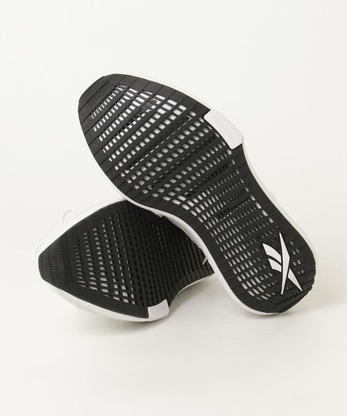 Reebok(リーボック)の「フロートジグ トレッド / FLOATZIG TREAD(スニーカー・レディース・ホワイト/ブラック・22.0cm/26.0cm/25.5cm/25.0cm/24.0cm/24.5cm/23.5cm/23.0cm/22.5cm)」の8枚目の写真