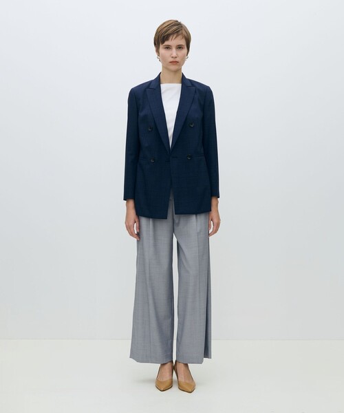 TOMORROWLAND collection(トゥモローランドコレクション)の「スクーロブルー ダブルブレストジャケット(テーラードジャケット・レディース・ネイビー・36/38)」の2枚目の写真