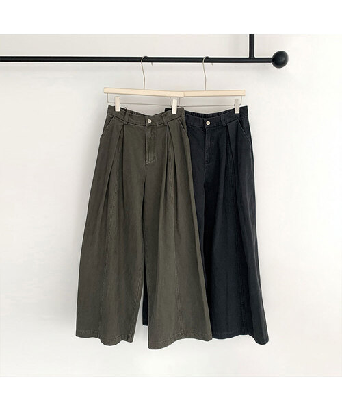 VASCARA(バスカラ)の「Inverted Pleats Wide Half-Banding Pants (2colors)(その他パンツ・レディース・チャコール/カーキ・SMALL/MEDIUM/LARGE)」の1枚目の写真