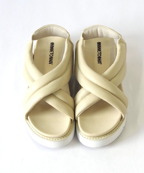 Minnetonka(ミネトンカ)の「MINNETONKA(ミネトンカ) /クロスベルトパファーサンダル 26M03(サンダル・レディース・シルバー/ゴールド/アイボリー/ブラック・8/7/9/6/5)」の8枚目の写真