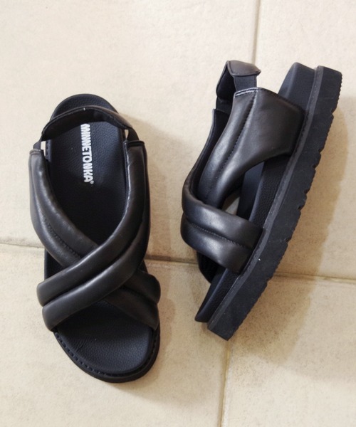 Minnetonka(ミネトンカ)の「MINNETONKA(ミネトンカ) /クロスベルトパファーサンダル 26M03(サンダル・レディース・シルバー/ゴールド/アイボリー/ブラック・8/7/9/6/5)」の18枚目の写真