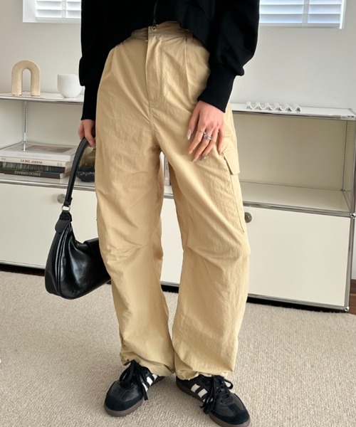 umune(ウムネ)の「カーゴパンツ パラシュートパンツ ナイロン イージーパンツ ワークパンツ ボトムス ストリート スポーティー カジュアル 秋 冬(カーゴパンツ・レディース・ベージュ/ネイビー/ブラウン・FREE)」の1枚目の写真
