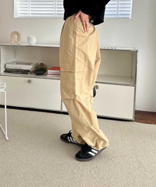 umune(ウムネ)の「カーゴパンツ パラシュートパンツ ナイロン イージーパンツ ワークパンツ ボトムス ストリート スポーティー カジュアル 秋 冬(カーゴパンツ・レディース・ベージュ/ネイビー/ブラウン・FREE)」の12枚目の写真