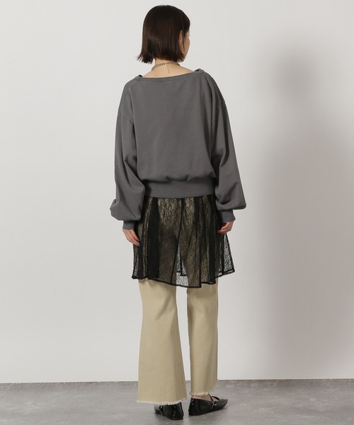 LAKOLE（ラコレ）の「ワンショル刺繍ロゴスウェット / 658035（スウェット・レディース・アイボリー/ピンク/チャコール・FREE）」の6枚目の写真