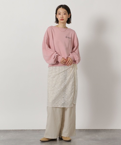 LAKOLE（ラコレ）の「ワンショル刺繍ロゴスウェット / 658035（スウェット・レディース・アイボリー/ピンク/チャコール・FREE）」の16枚目の写真