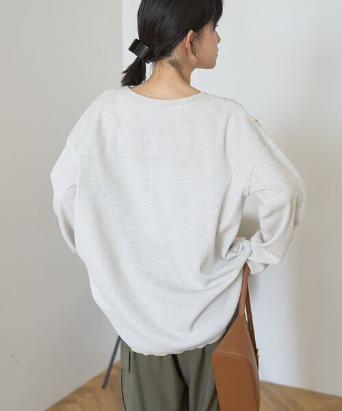 AMERICAN HOLIC（アメリカンホリック）の「【WEB限定】ワッフル配色メロープルオーバー（Tシャツ/カットソー・レディース・チャコールグレー/カーキ/ブラック/ホワイト系その他・M/L）」の14枚目の写真