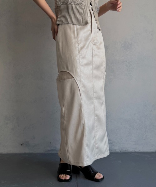 &g'aime(アンジェム)の「【&g'aime 】サイドスリットサテンスカート Side Slit Satin Skirt(スカート・レディース・アイボリー/ブラック・FREE)」の2枚目の写真