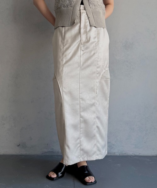 &g'aime(アンジェム)の「【&g'aime 】サイドスリットサテンスカート Side Slit Satin Skirt(スカート・レディース・アイボリー/ブラック・FREE)」の4枚目の写真