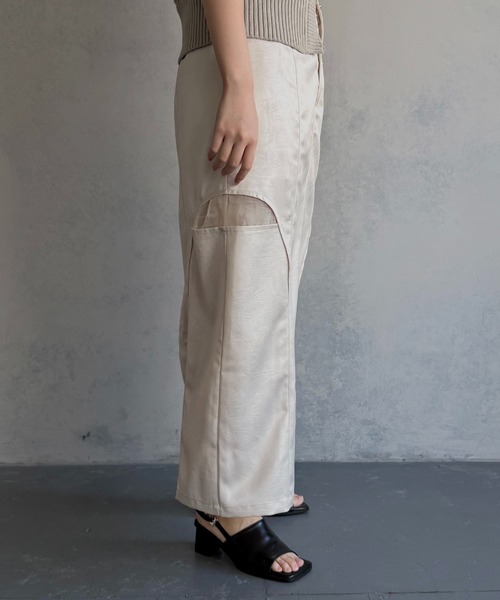 &g'aime(アンジェム)の「【&g'aime 】サイドスリットサテンスカート Side Slit Satin Skirt(スカート・レディース・アイボリー/ブラック・FREE)」の5枚目の写真