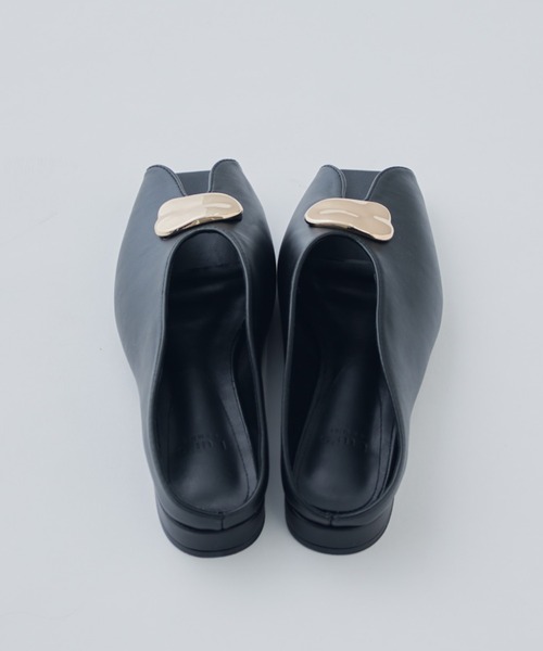 Lui's(ルイス)の「ポインテッドトゥカットアウトパンプス(パンプス・レディース・ブラック・LARGE/MEDIUM)」の4枚目の写真