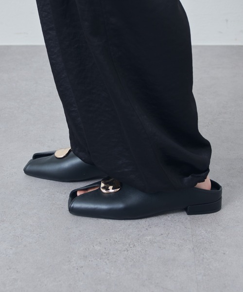 Lui's(ルイス)の「ポインテッドトゥカットアウトパンプス(パンプス・レディース・ブラック・LARGE/MEDIUM)」の7枚目の写真