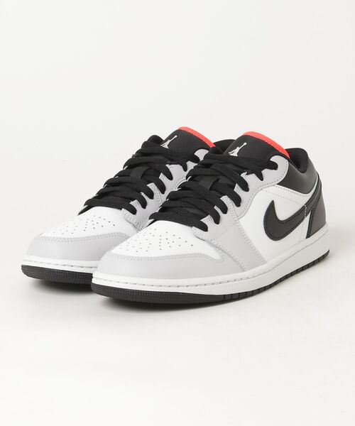 JORDAN BRAND(ジョーダンブランド)の「AIR JORDAN 1 LOW(スニーカー・メンズ・ホワイト系その他・26.0cm/26.5cm/27.0cm/27.5cm/28.0cm/28.5cm)」の1枚目の写真