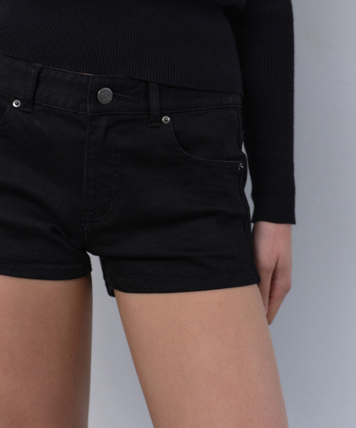MUSINSA STANDARD WOMAN（ムシンサスタンダードウーマン）の「ウィメンズマイクロデニムショーツ[ブラック]（その他パンツ・レディース・その他・30/24/29/25/28/26/27）」の7枚目の写真