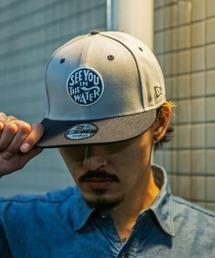 MAGIC NUMBER（マジック ナンバー）の「【MAGIC NUMBER】別注 MAGIC NUMBER × NEW ERA 9FIFTY SEE YOU IN THE WATER XV CAP マジックナンバー ニューエラ（キャップ）」
