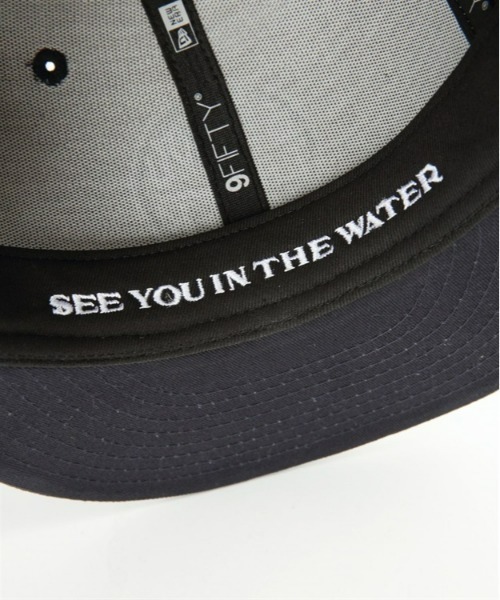 MAGIC NUMBER（マジック ナンバー）の「【MAGIC NUMBER】別注 MAGIC NUMBER × NEW ERA 9FIFTY SEE YOU IN THE WATER XV CAP マジックナンバー ニューエラ（キャップ・メンズ・グレー・FREE）」の6枚目の写真