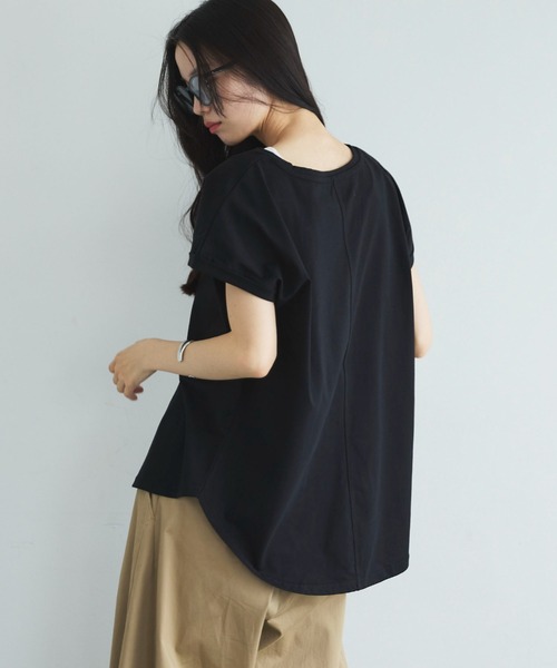 Doux archives（ドゥアルシーヴ）の「ターンバックスリーブベーシックTシャツ（Tシャツ/カットソー・レディース・ベージュ/ブラック/グレー系その他/オフホワイト・SMALL/MEDIUM）」の2枚目の写真