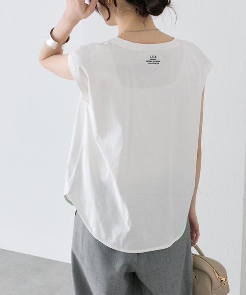 PUAL CE CIN(ピュアルセシン)の「汗ジミ防止加工ワンポイントロゴ刺繍フレンチスリーブTシャツ(Tシャツ/カットソー・レディース・スミクロ/ベージュ/オフホワイト・FREE)」の6枚目の写真