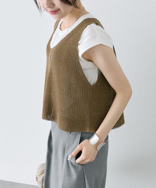 PUAL CE CIN(ピュアルセシン)の「汗ジミ防止加工ワンポイントロゴ刺繍フレンチスリーブTシャツ(Tシャツ/カットソー・レディース・スミクロ/ベージュ/オフホワイト・FREE)」の8枚目の写真