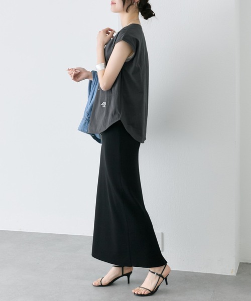 PUAL CE CIN(ピュアルセシン)の「汗ジミ防止加工ワンポイントロゴ刺繍フレンチスリーブTシャツ(Tシャツ/カットソー・レディース・スミクロ/ベージュ/オフホワイト・FREE)」の20枚目の写真