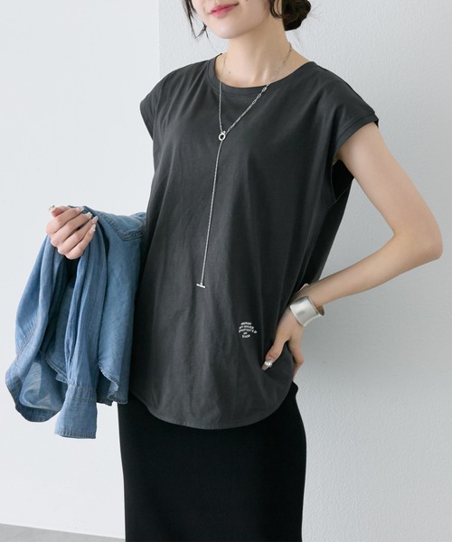PUAL CE CIN(ピュアルセシン)の「汗ジミ防止加工ワンポイントロゴ刺繍フレンチスリーブTシャツ(Tシャツ/カットソー・レディース・スミクロ/ベージュ/オフホワイト・FREE)」の16枚目の写真