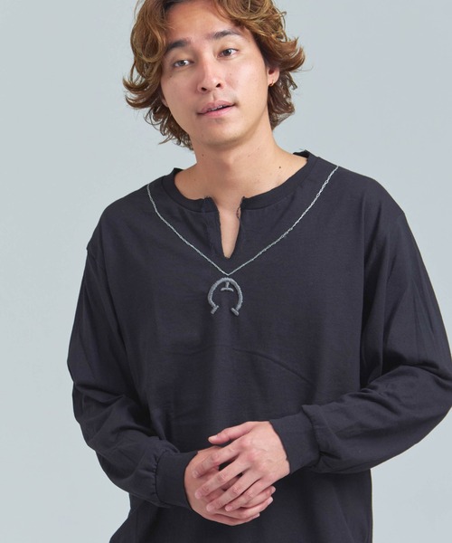 THRIFTY LOOK（スリフティールック）の「Thrifty look NAJA PENDANT EMB LS TEE（Tシャツ/カットソー・メンズ・ホワイト/ブラック・M/L/XL）」の2枚目の写真